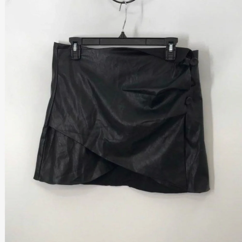 NONchalant Black Mini Skirt - Picture 1 of 3